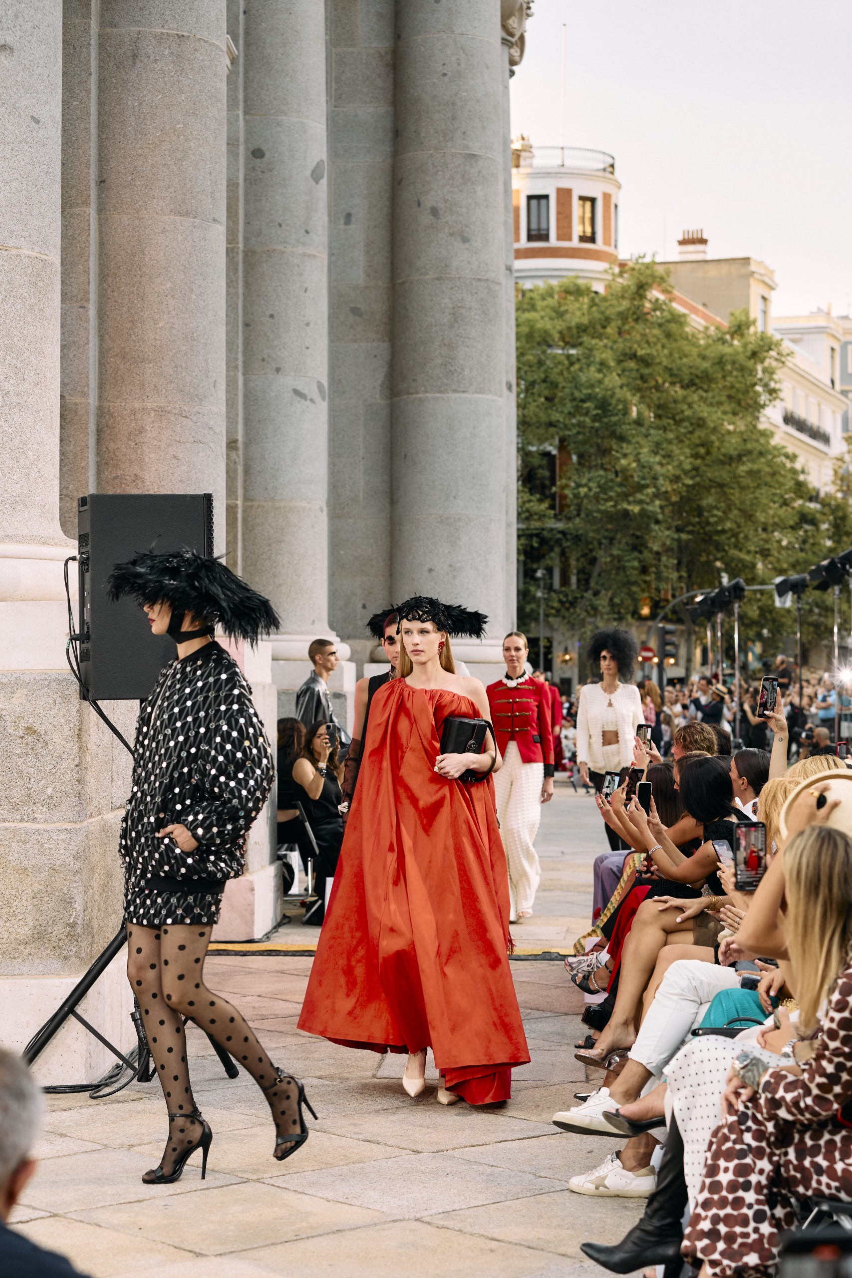 Desfile inaugural Madrid es Moda Puerta de Alcalá